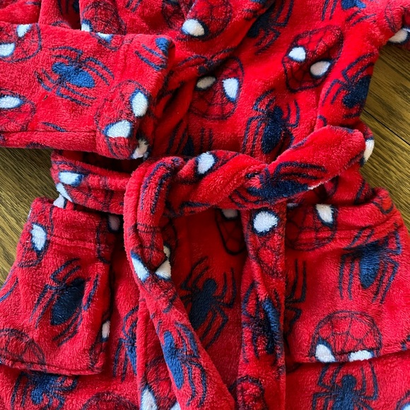 Marvel Spider-Man Size 6 Robe - Red and Blue - Picture 3 of 6
